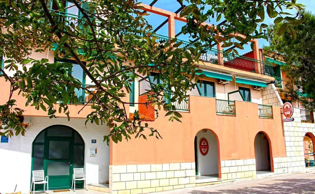 Apartments Gabriela Дрвеник Экстерьер фото